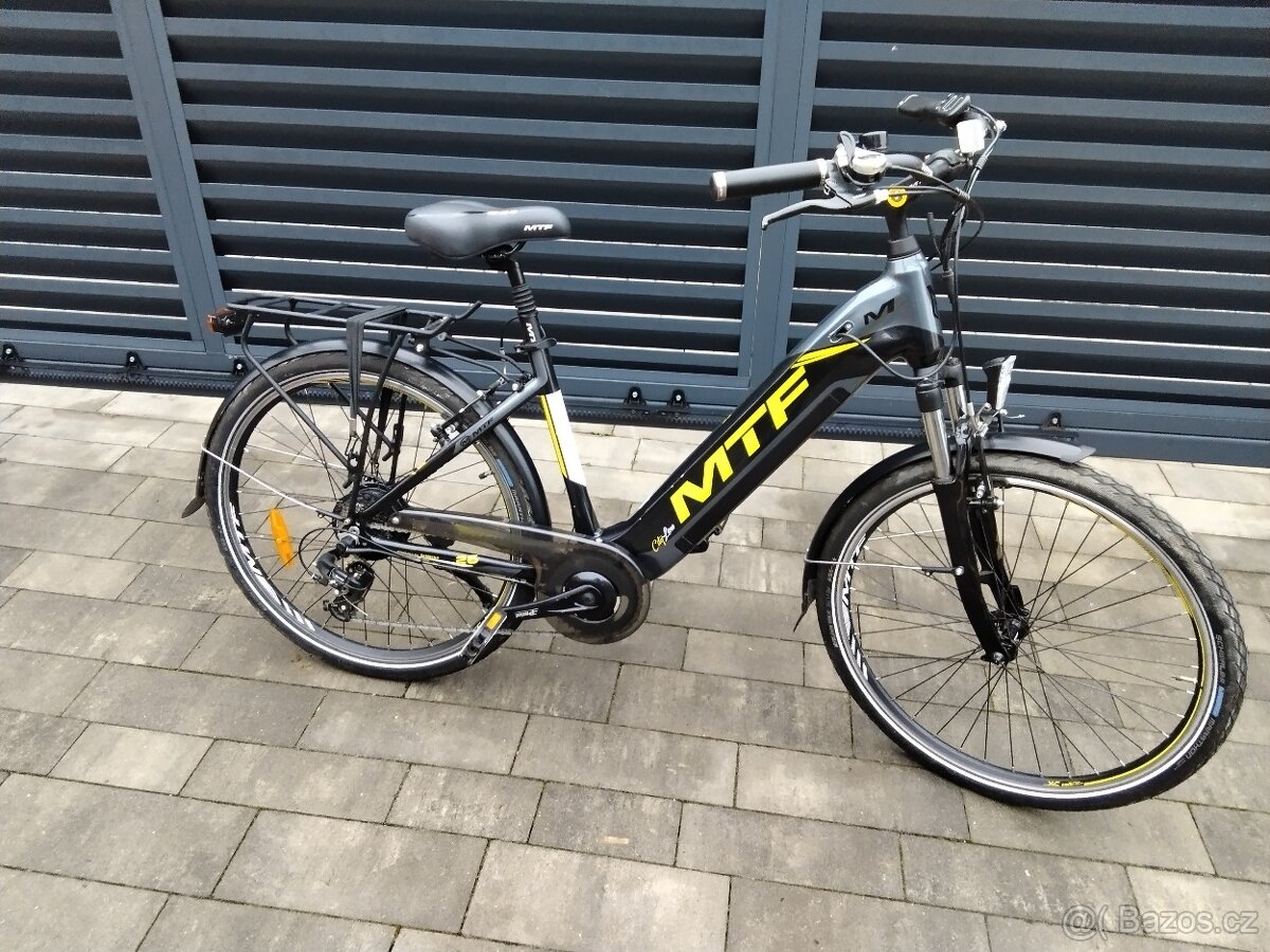 Dámské elektrokolo MTF jako nové (Mountfield).