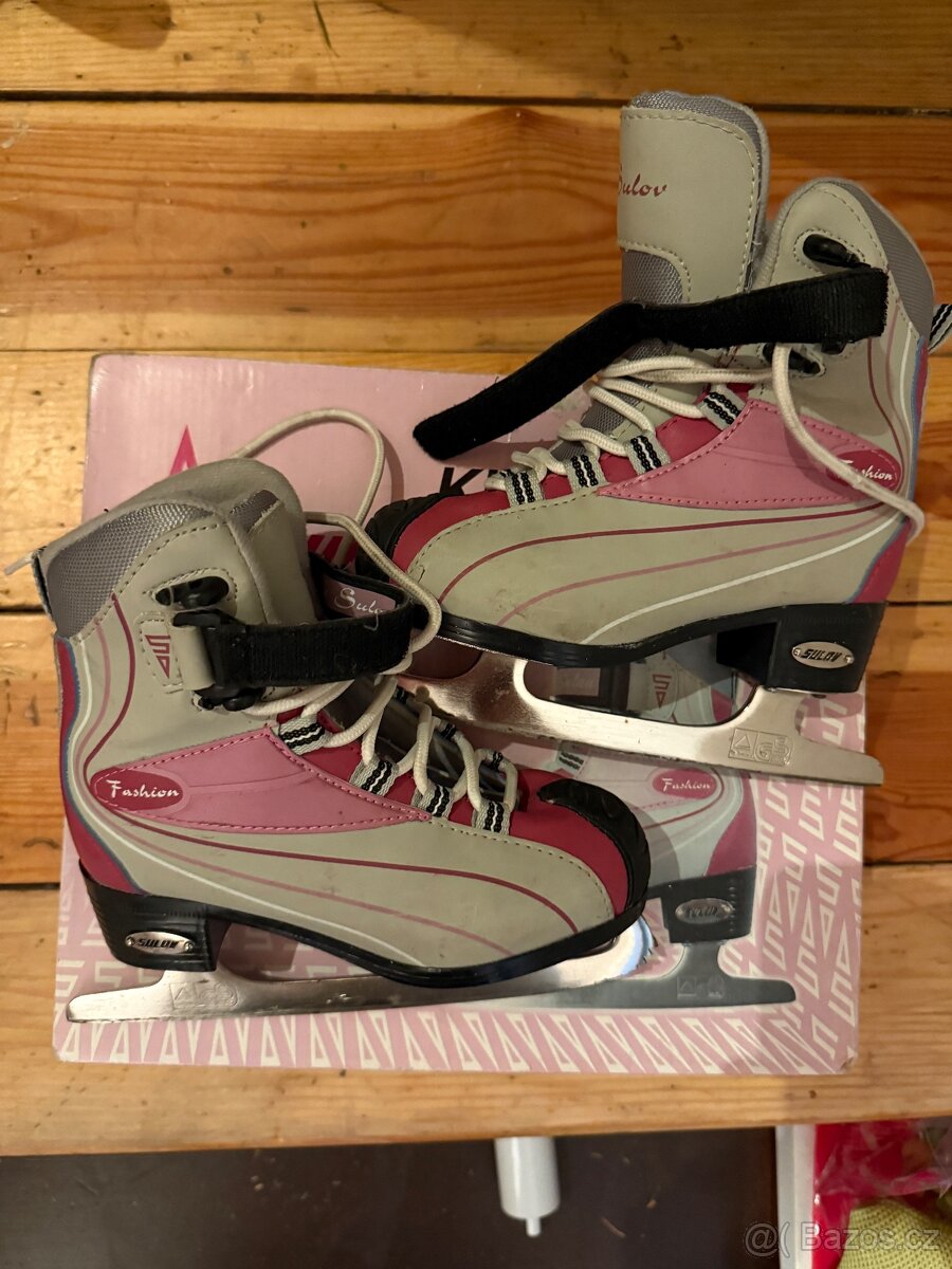 Prodám dívčí brusle