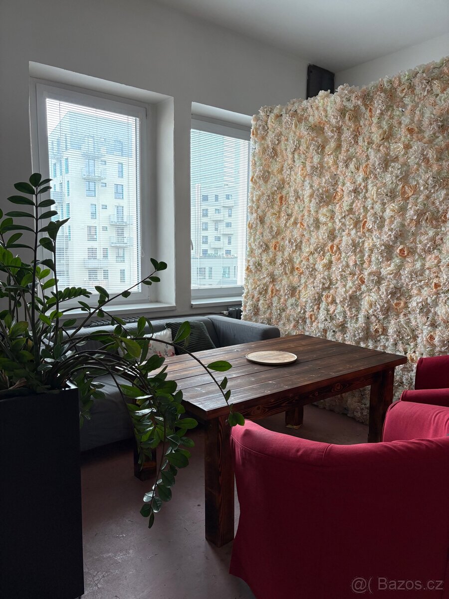 Masivní stůl na míru