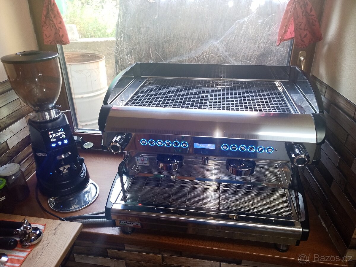 NOVÝ profi kávovar FUTURA F100+mlýnek FUTURA F64EVO