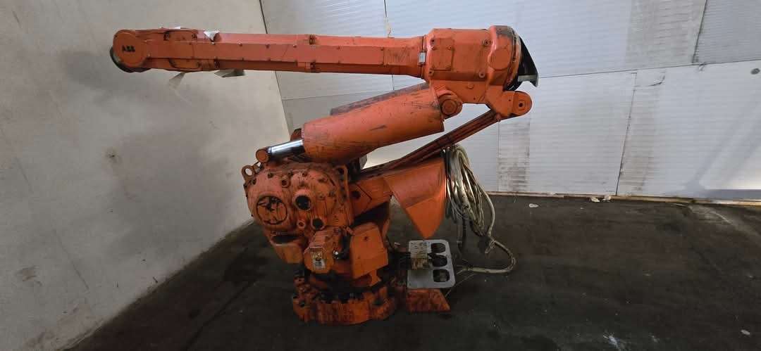 PRODÁM PRŮMYSLOVÉHO ROBOTA ABB IRB 6400