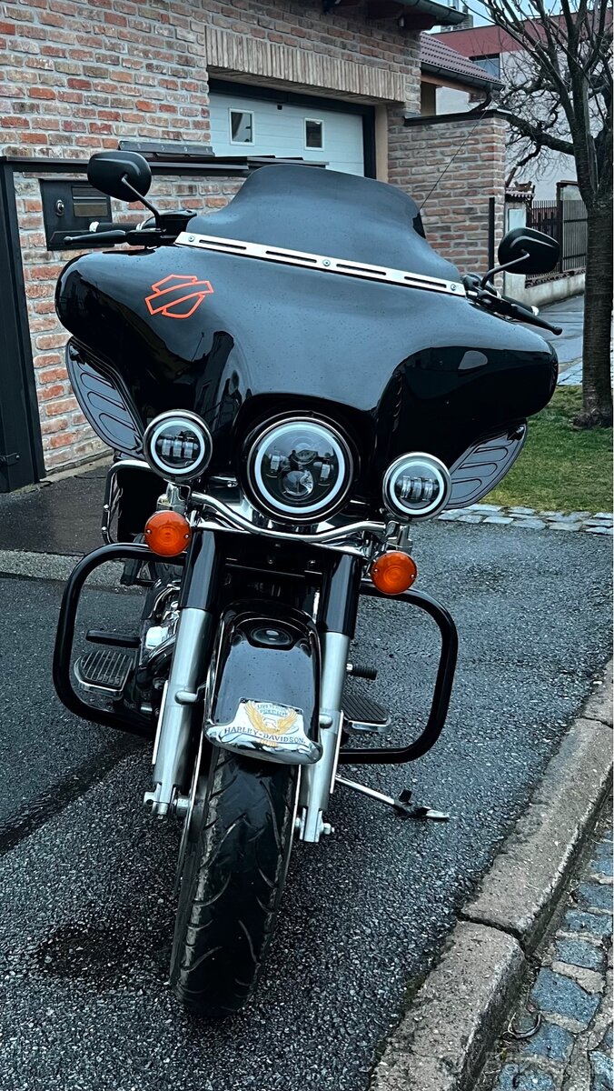 Harley - Davidson, černá Electra Glide Classic 88´ inch.
