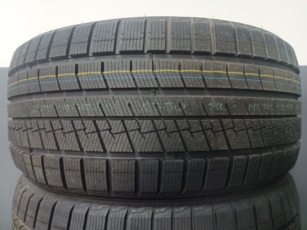 275/40 R20 TRACMAX (3524)