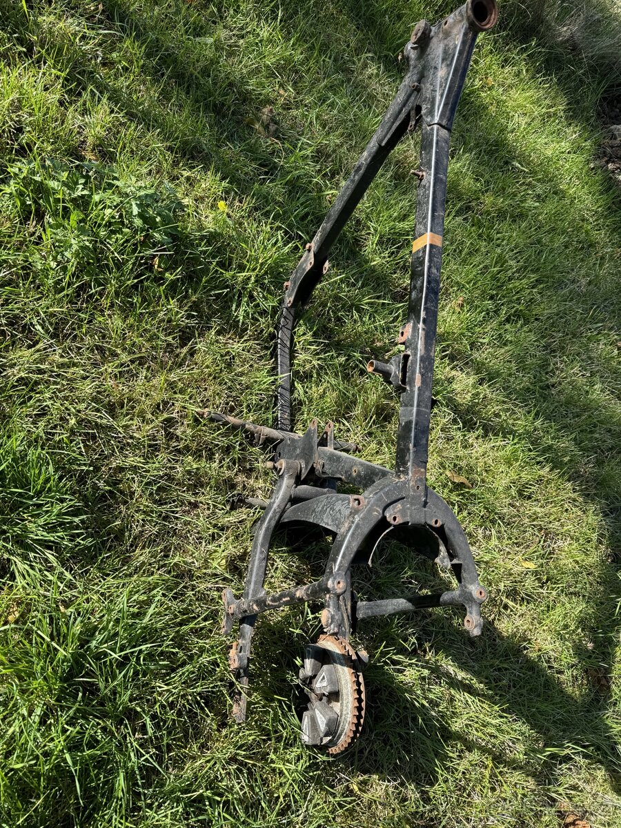 Jawa 250/559 rám se štítkem