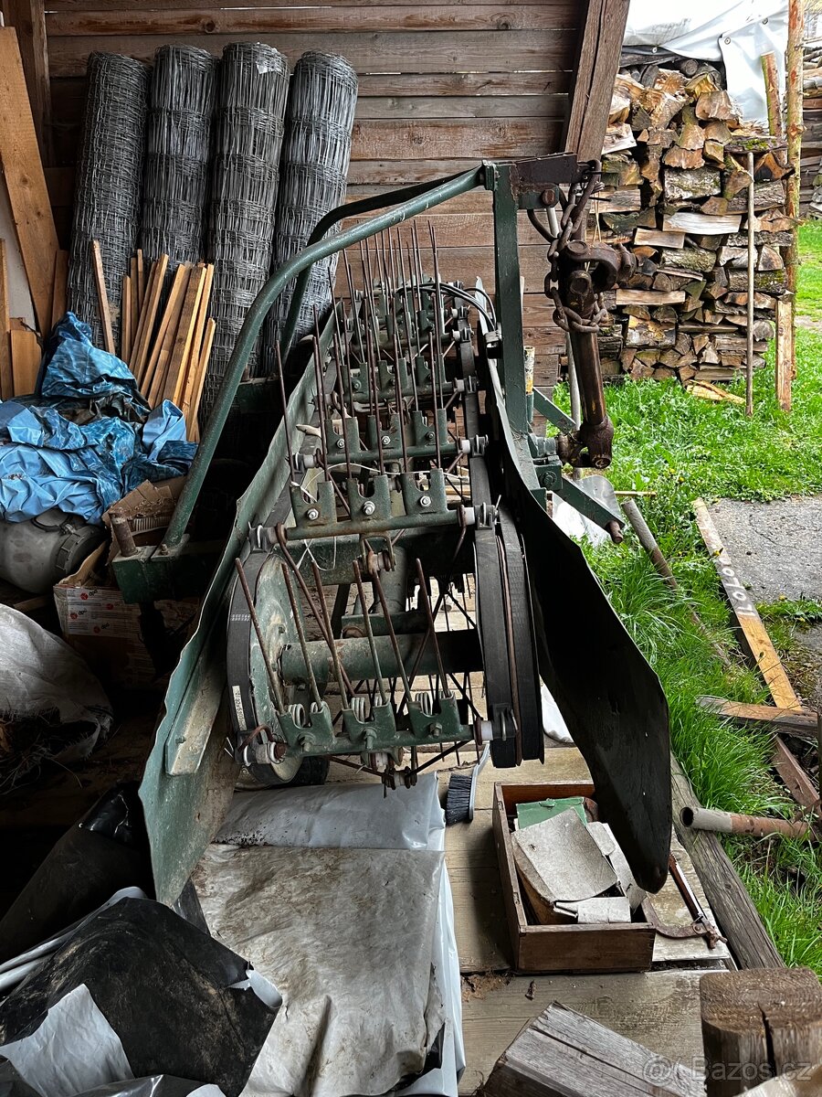 Obraceč a shrnovač sena