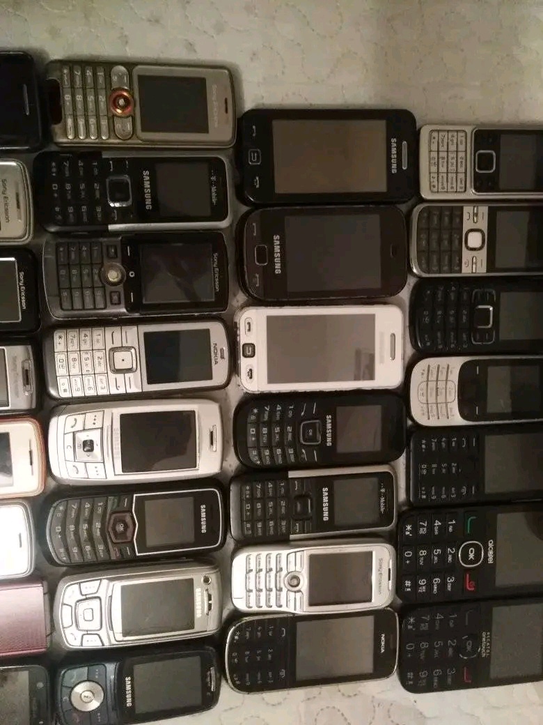 Staré mobilní telefony