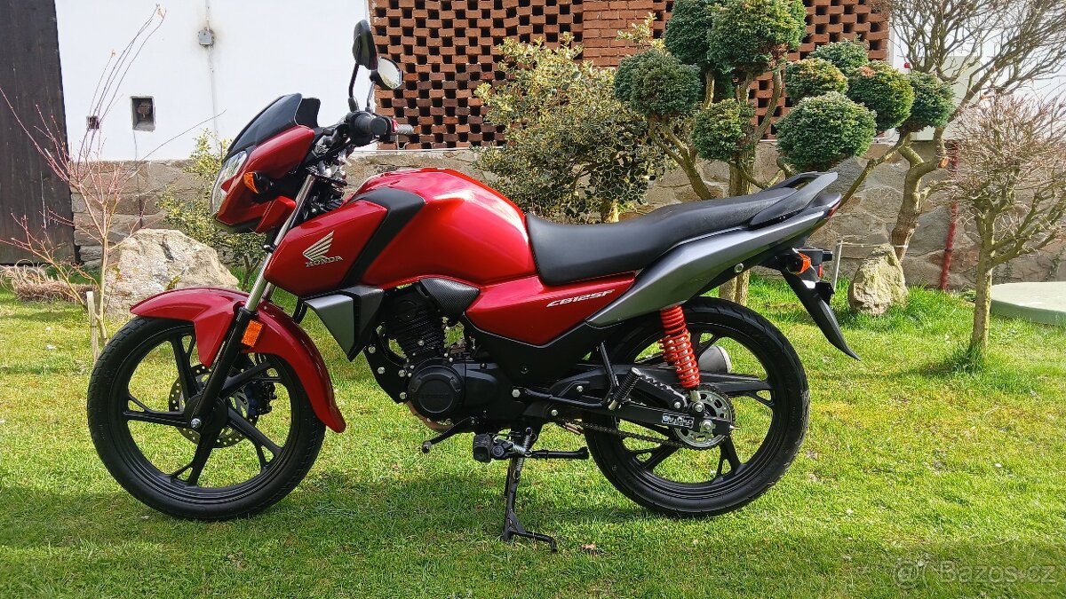 Honda CB125F pouze 7400 km