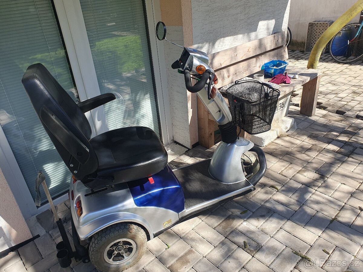 Elektrický skútr pro seniory a invalidy