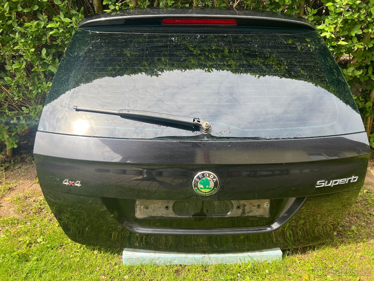 Prodám zadní nastrojené dveře Škoda Superb 2 Combi