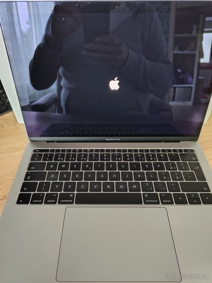 MacBook Pro 13 Retina,i5, 16GB RAMM/512 GB SSD - 2017