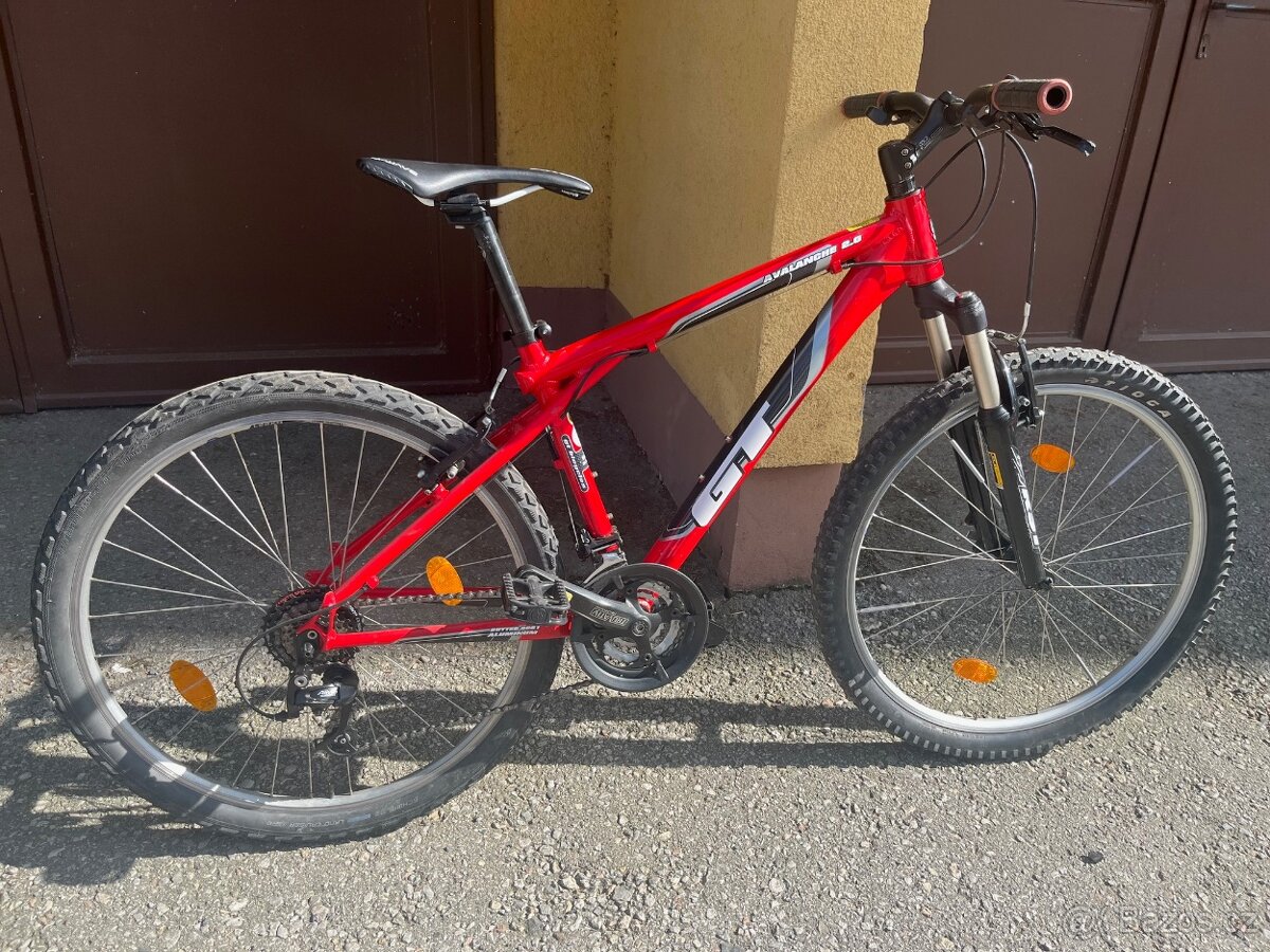MTB horské juniorské kolo GT AVALANCHE 2.0 vel.S/3x8/26"