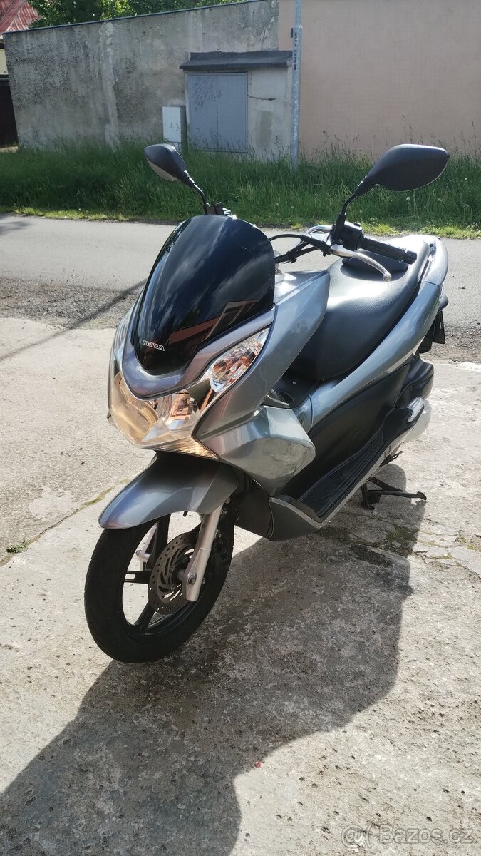2011 Honda pcx 125 najeto okolo 27 tis.km