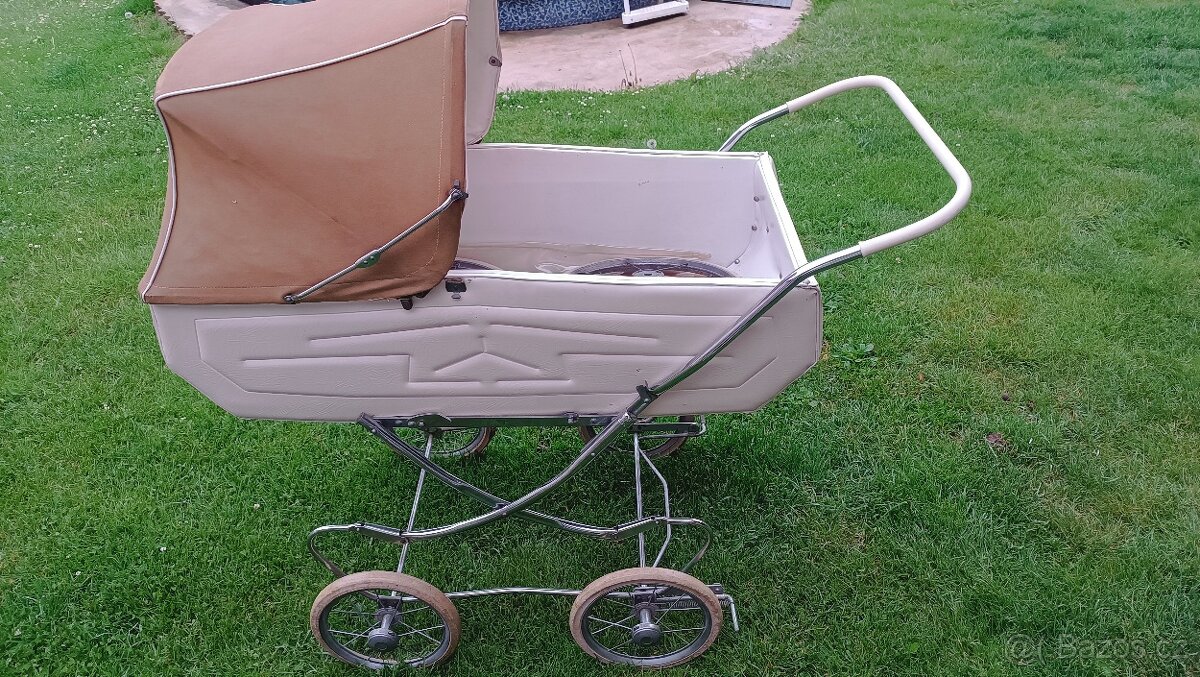 Retro kočárek Liberta