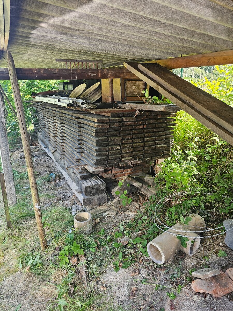 Borovicové prkna