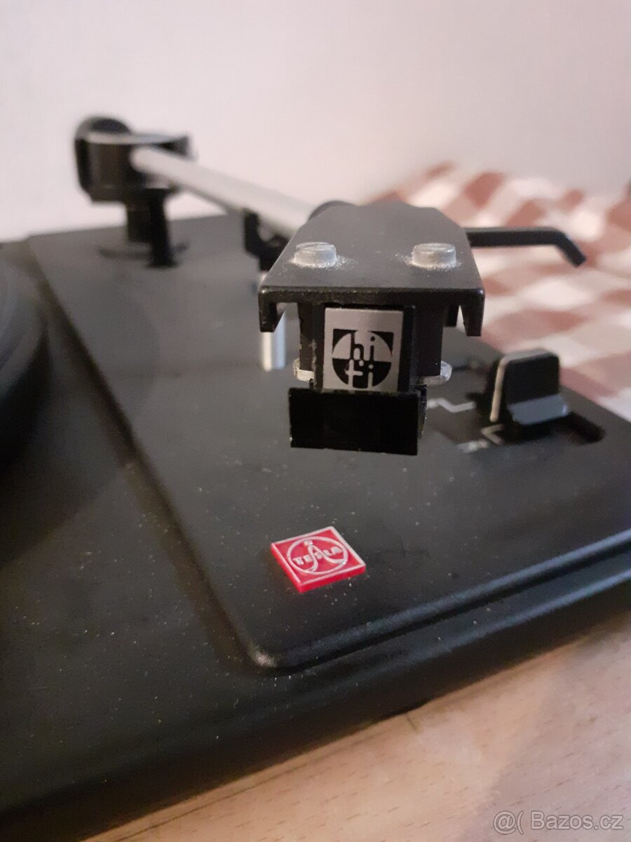 Gramo šasi TESLA.