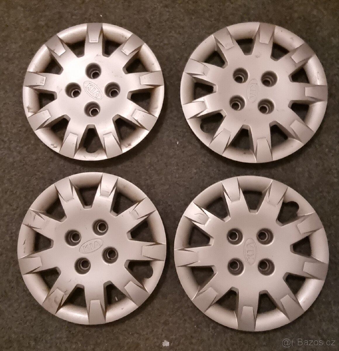 Poklice plastové Kia 15"