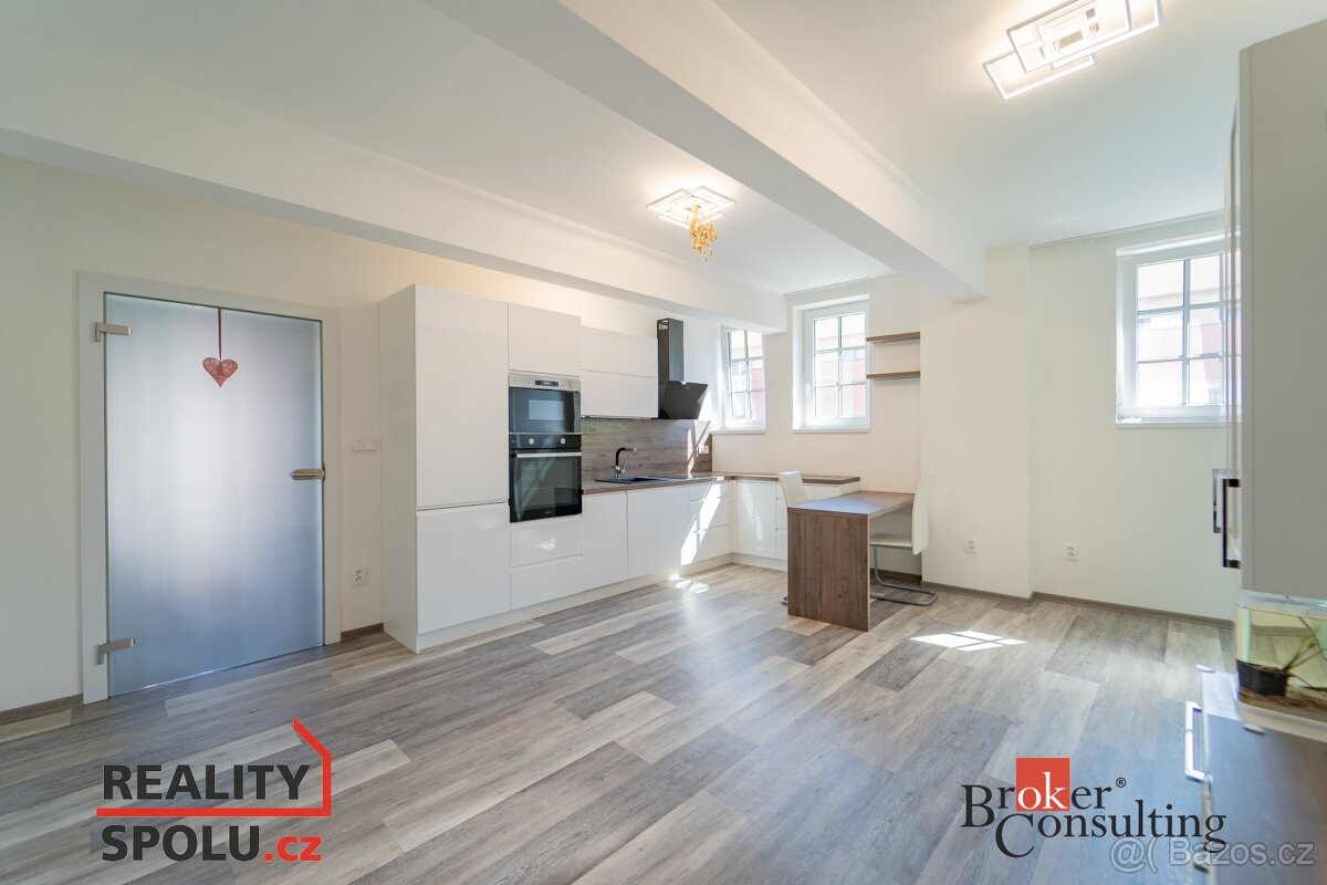 Pronájem, byty/2+kk, 55 m2, Náměstí G. Karse 2068, 27801 Kra