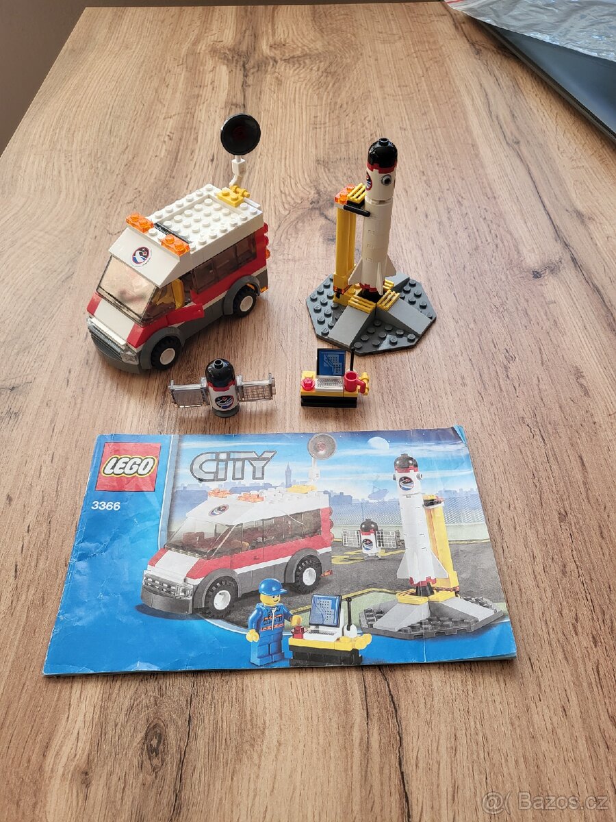 Lego City Satellite Launch Pad 3366, 2011