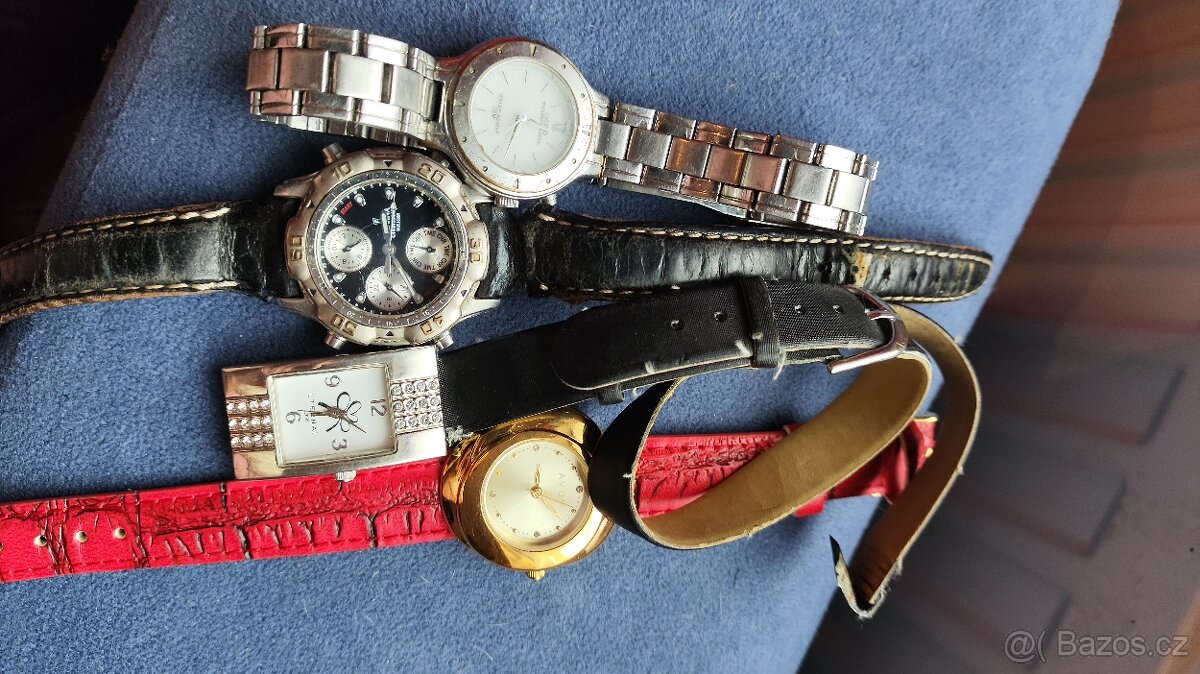 Sada 4 nefunkčních hodinek