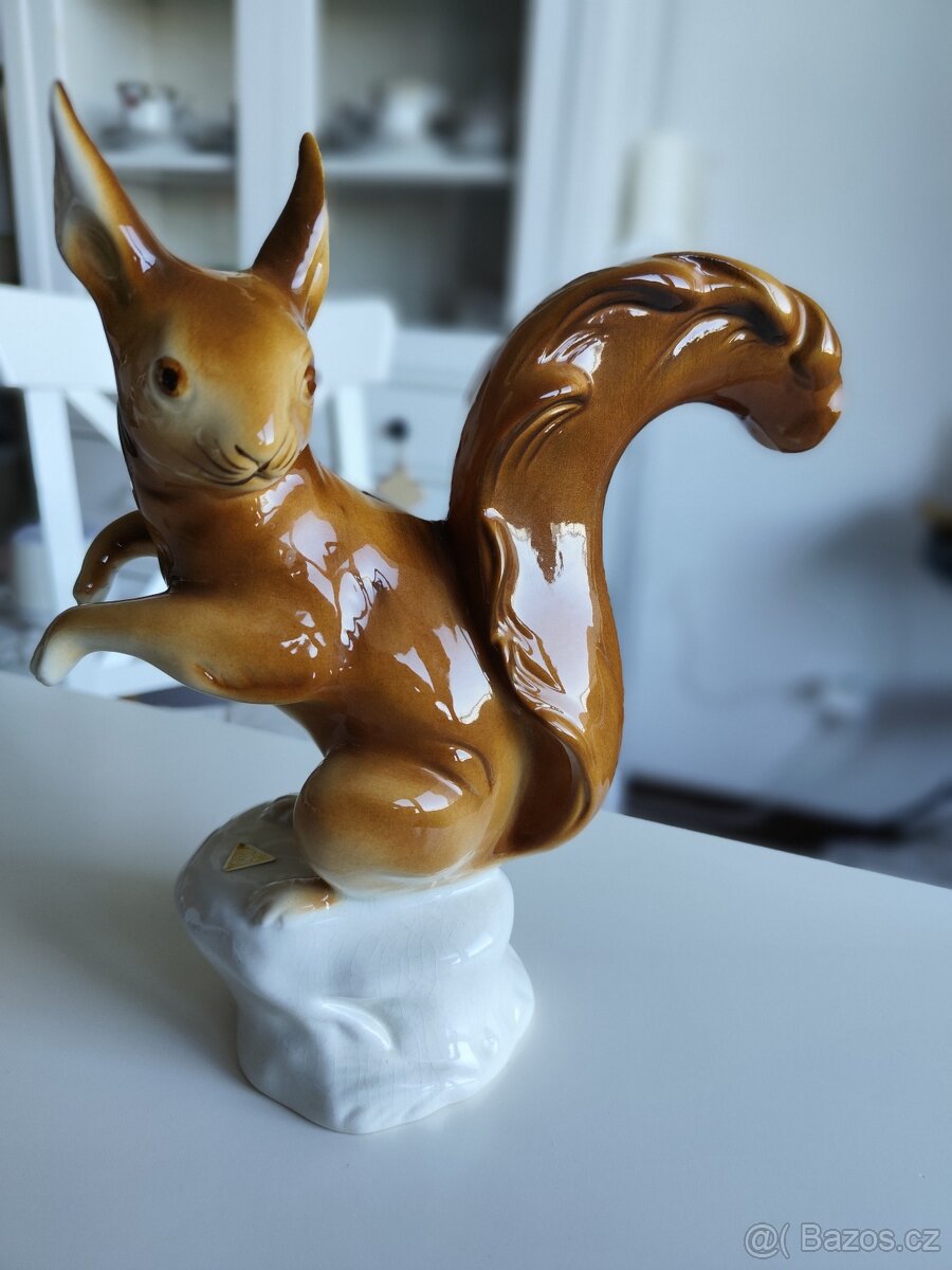 Predám sošku veveričky Royal Dux