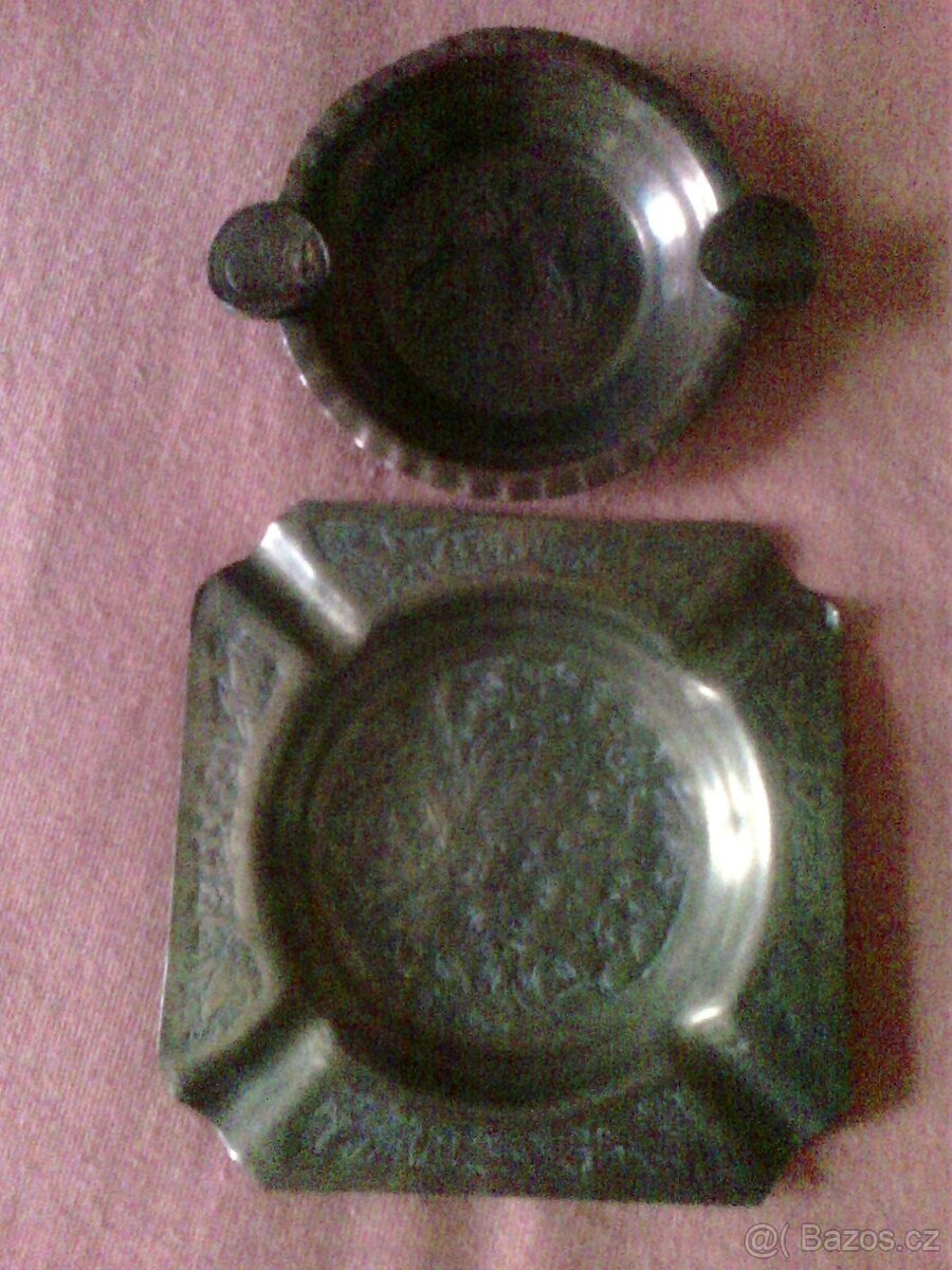 Starožitné kovové popelníčky