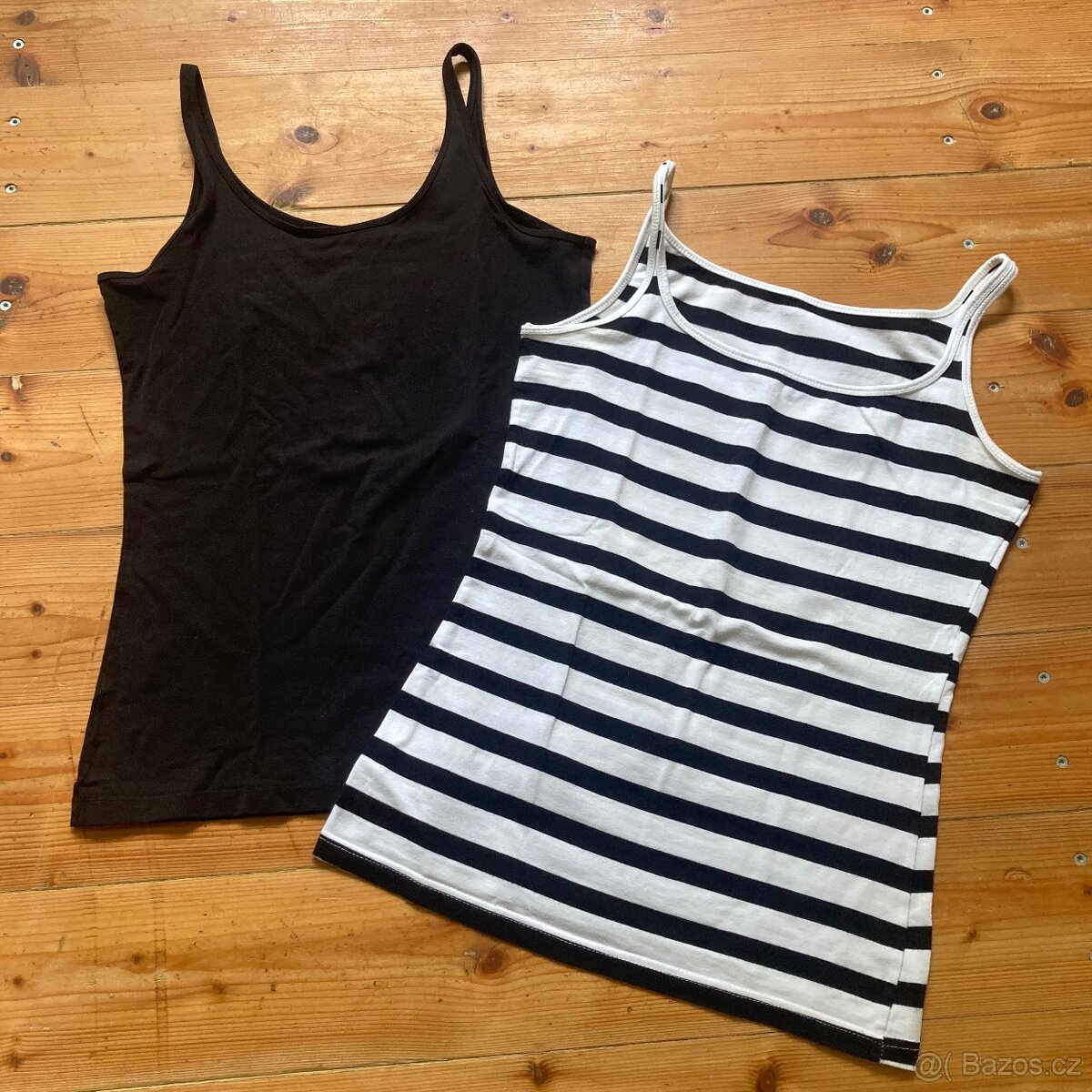 Set dvou tílek, vel M