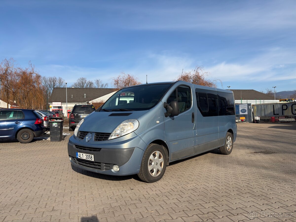 Renault Trafic 2.5 dCi, 9 míst, long