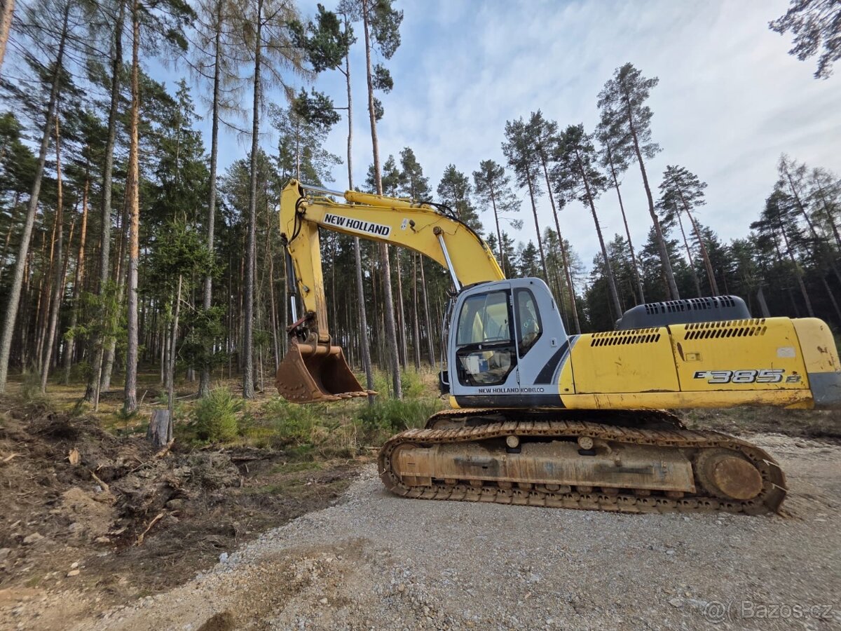 New Holland E 385B