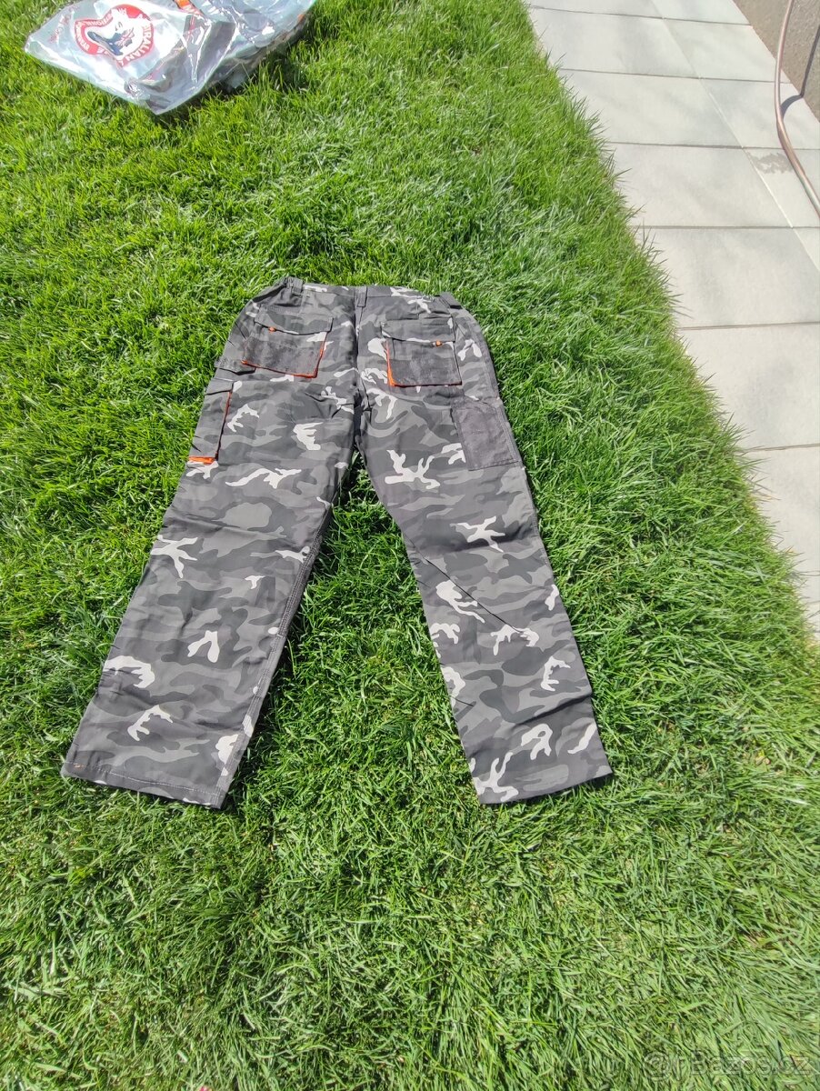 Pracovní kalhoty maskáče