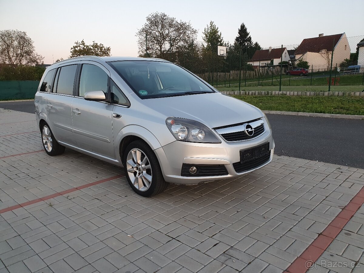 Opel Zafira 1.8i benzín 7mist