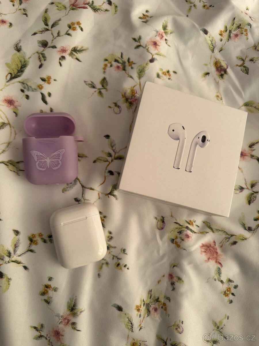 Apple AirPods (2gen) +Magsafe case sluchátko Právě