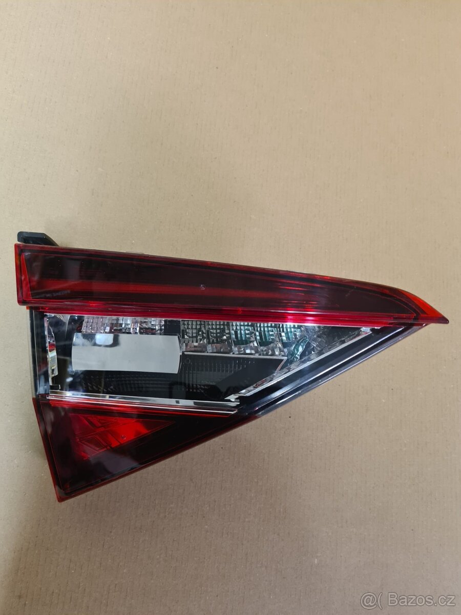 Levé zadní vnitřní LED světlo Škoda Superb 3 III