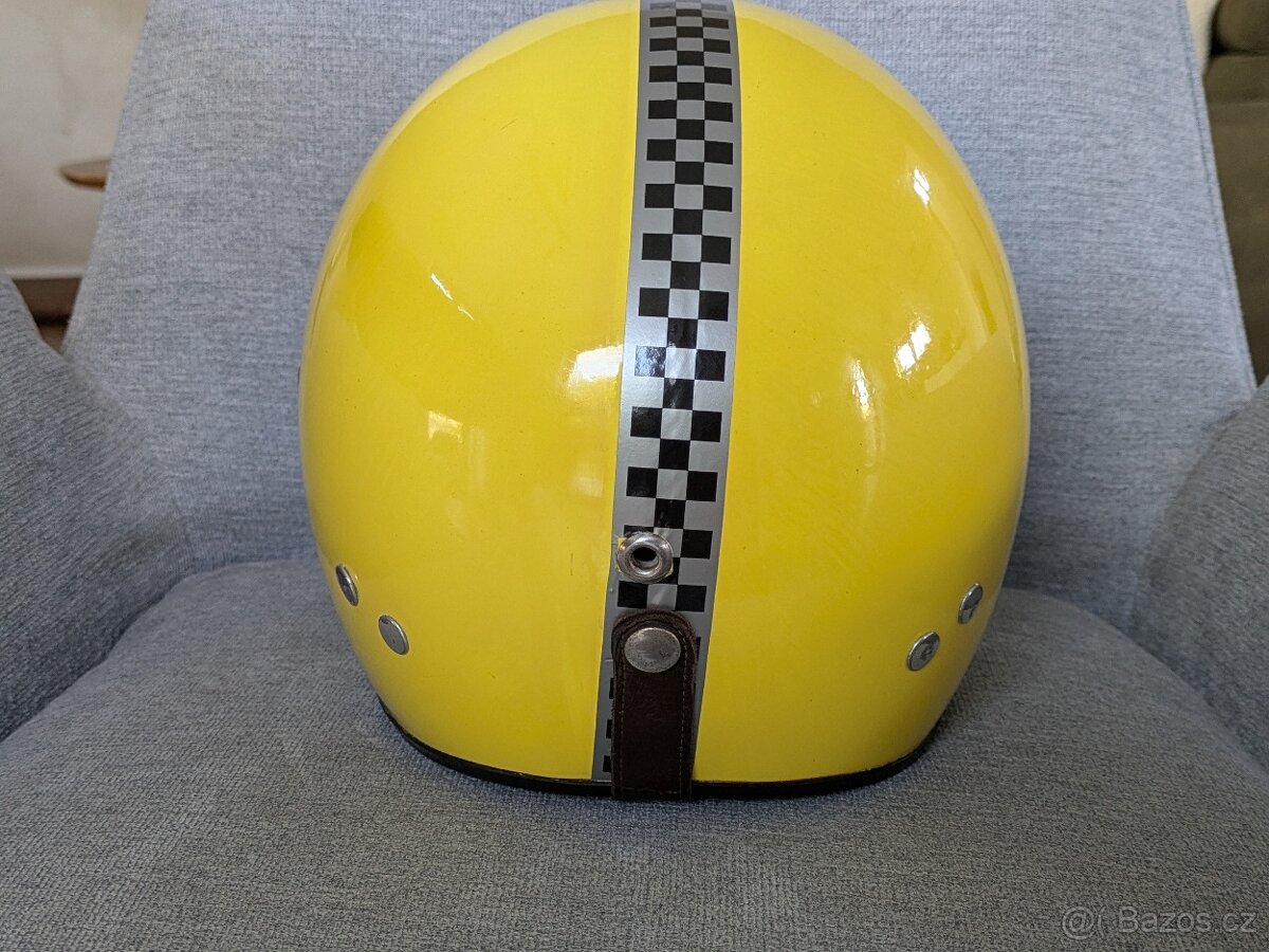 Retro helma cassida