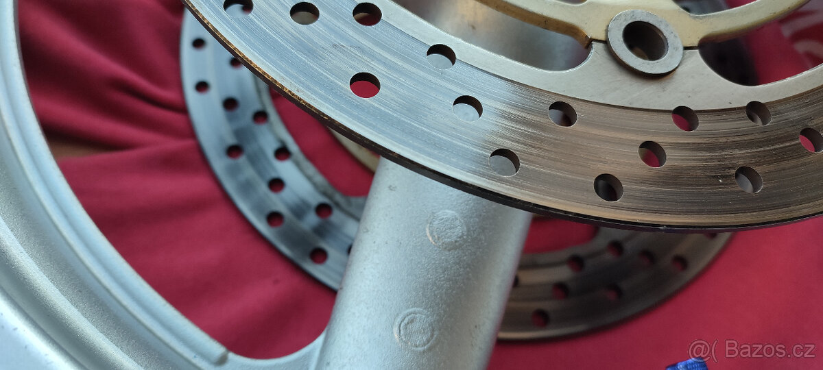 SLEVA 2ks přední brzdové kotouče pro Suzuki SV650 2002