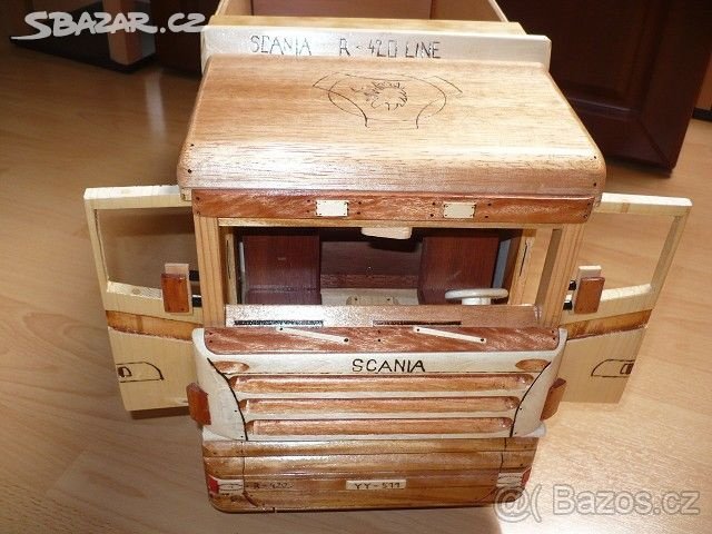 Dřevěný model scanie
