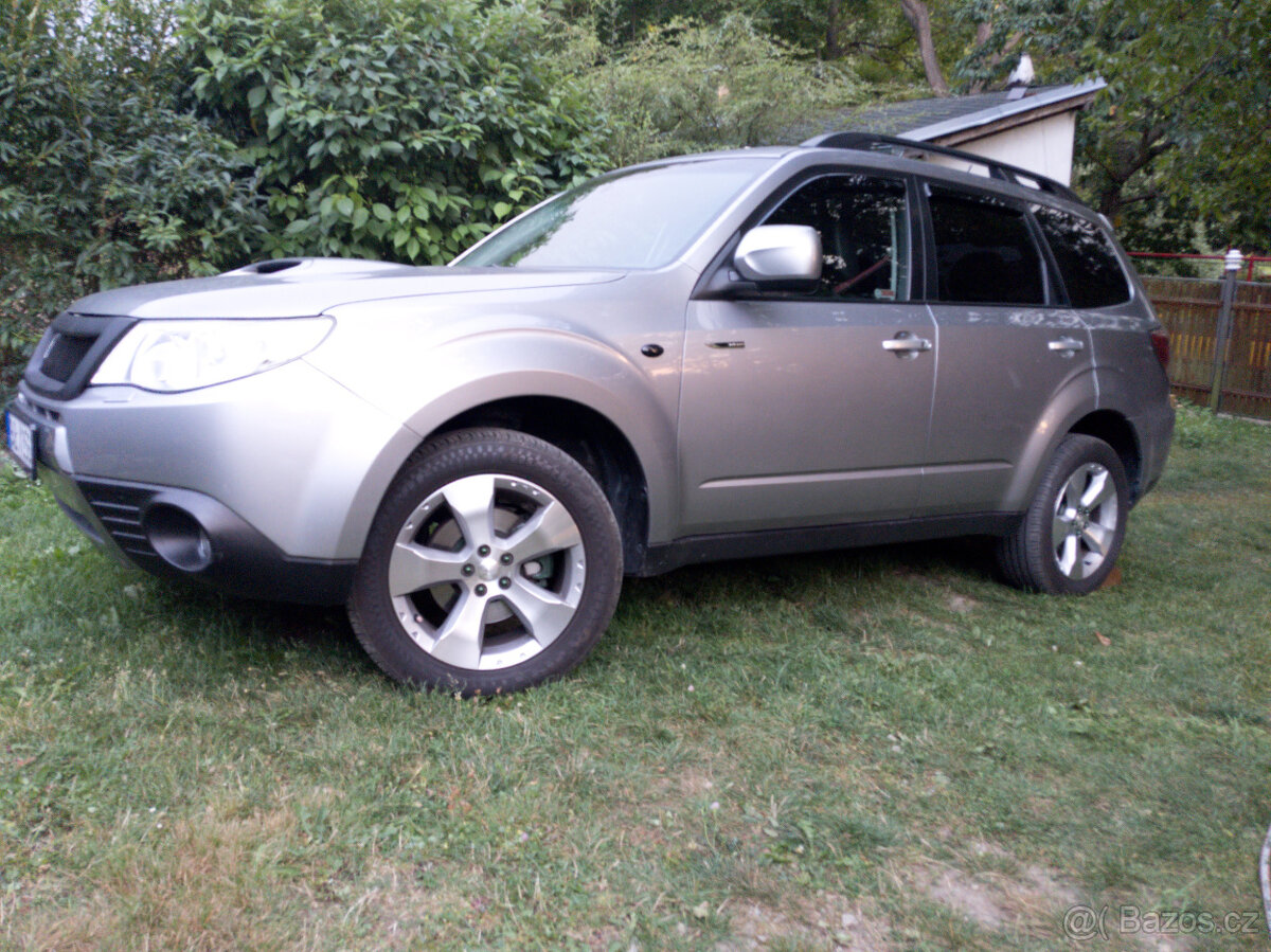 SUbaru forester 2009 XT 169 kw benzin náhradní díly