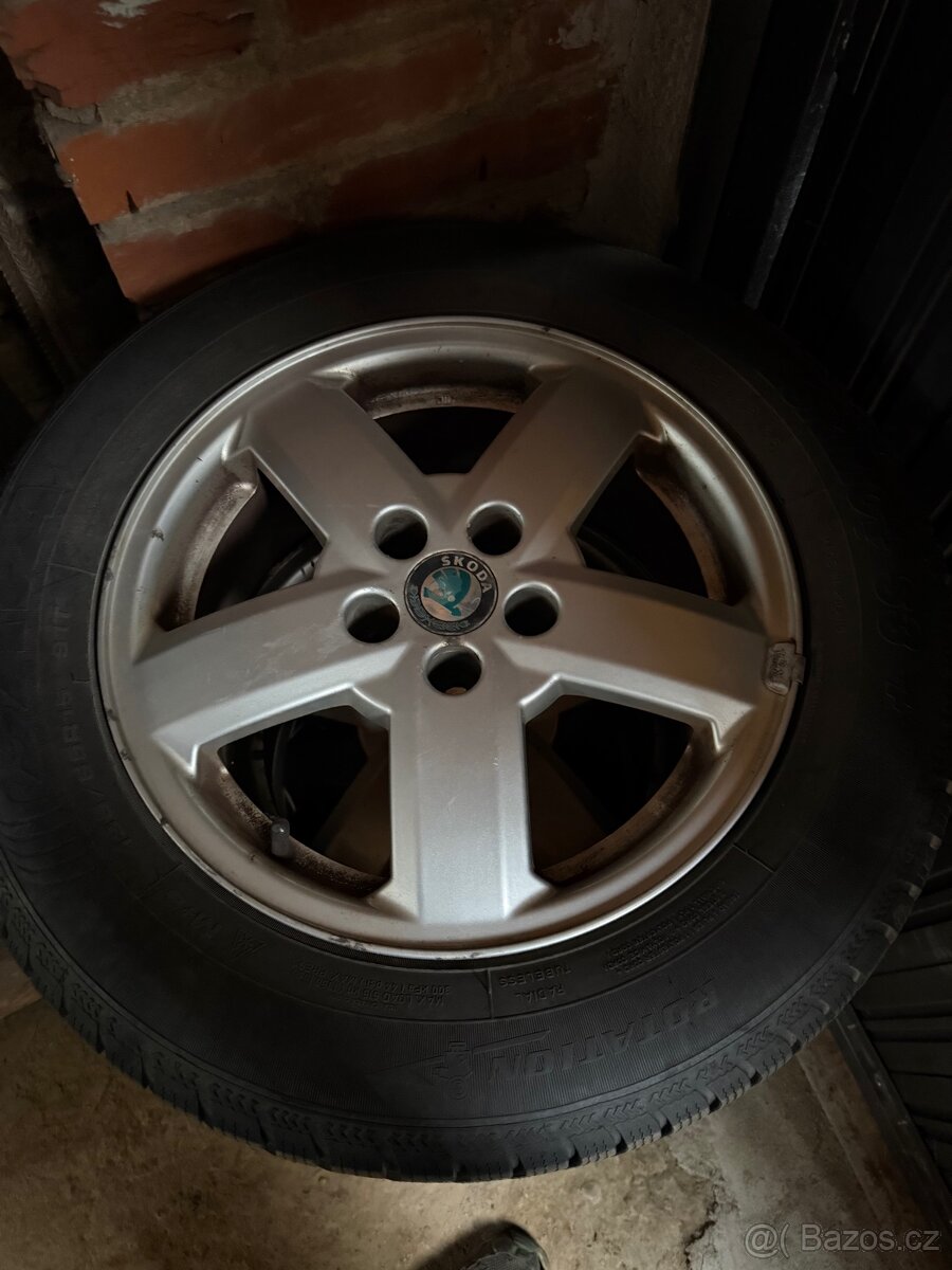Alu kola 5x100 originál Škoda s pneu