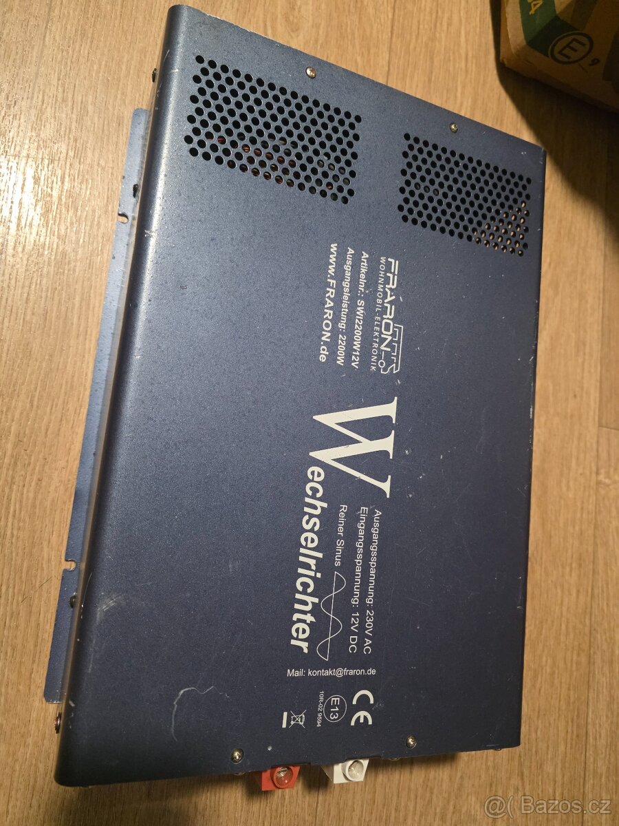 Měnič s čistě sinusovým proudem 2200 W 12 V s proudovým chrá