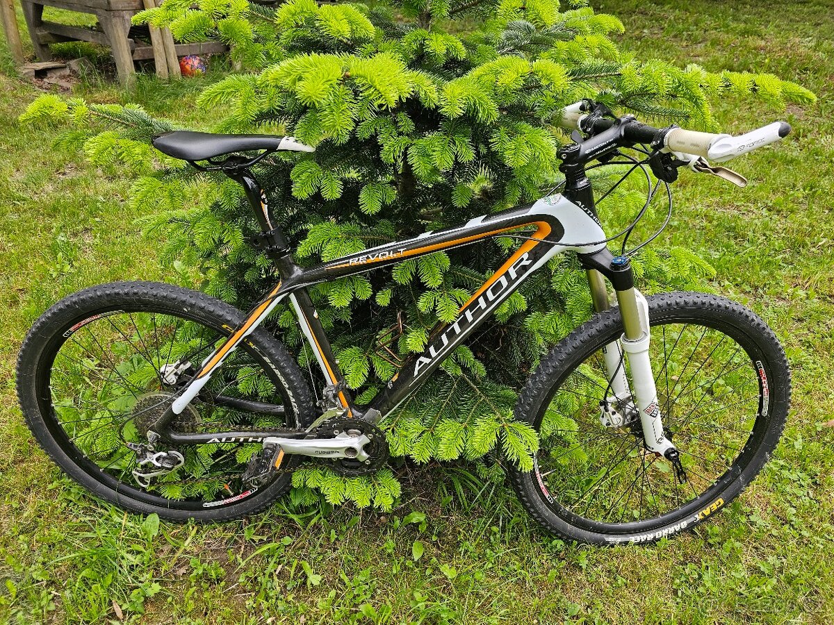 Krásné lehké karbonové kolo 17,5“ 11kg