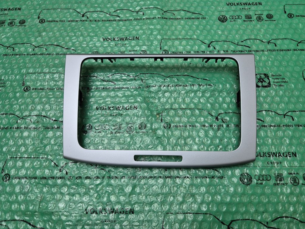 krytka spínačů (rámeček autorádia) matný chrom VW Passat (B6