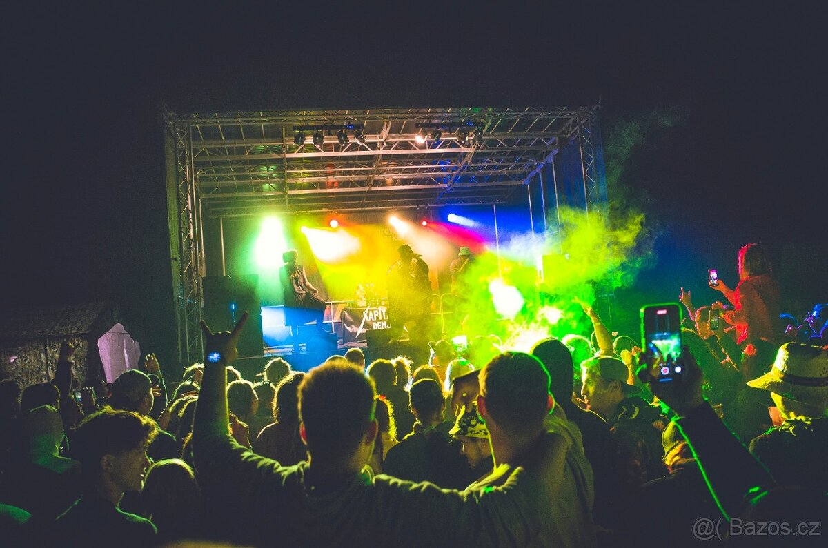 Mobilní pódium / jeviště 8x6, 7x6, 7x4,5m