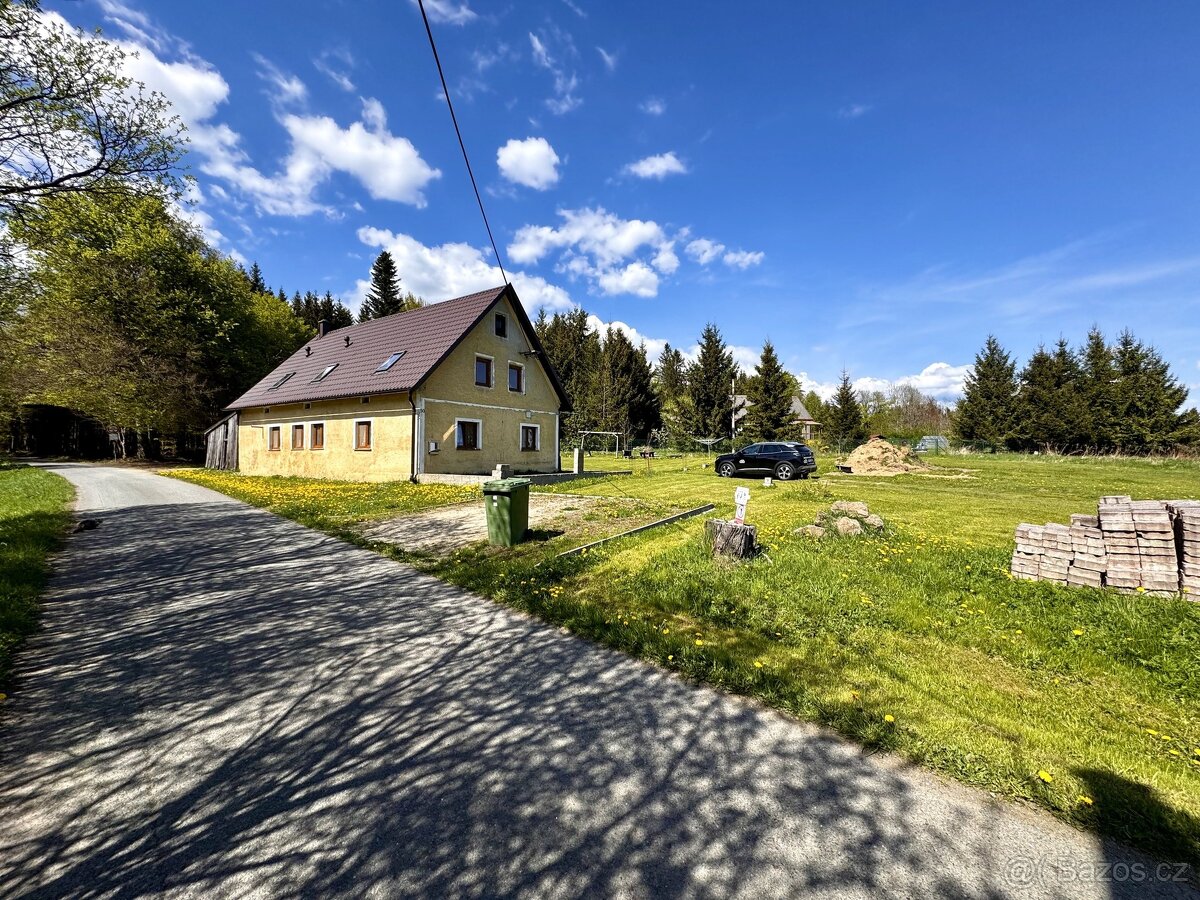 Rodinný dům - polosamota ( 120 m²), zahrada 1491 m² - Chodsk