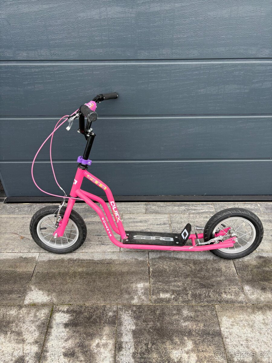 Sportovní dívčí koloběžka Quick s nafukovacími koly