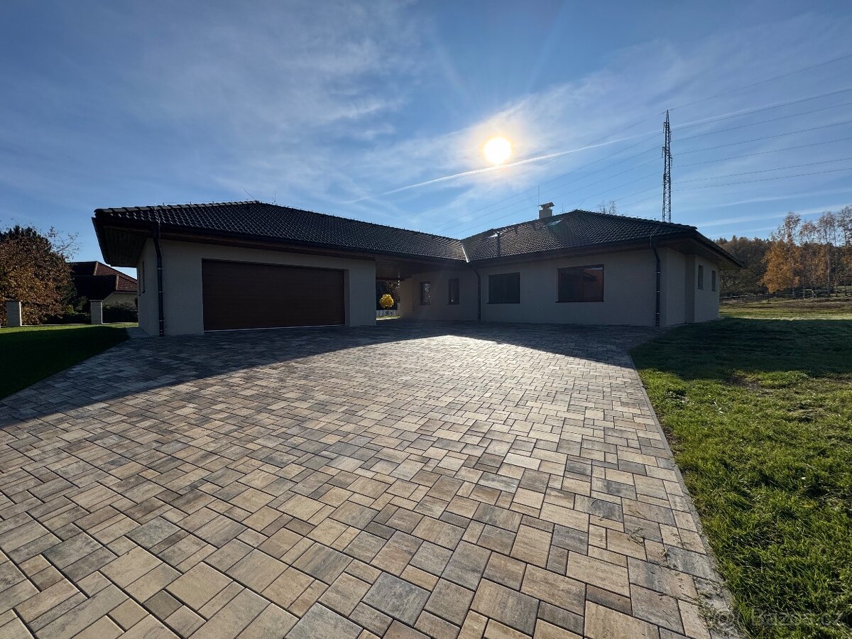 Pronájem novostavby rodinného domu 296 m2