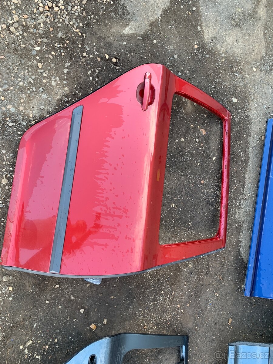 Dveře octavia 2 3x pravé zadní,1x levé zadní,1x levé přední