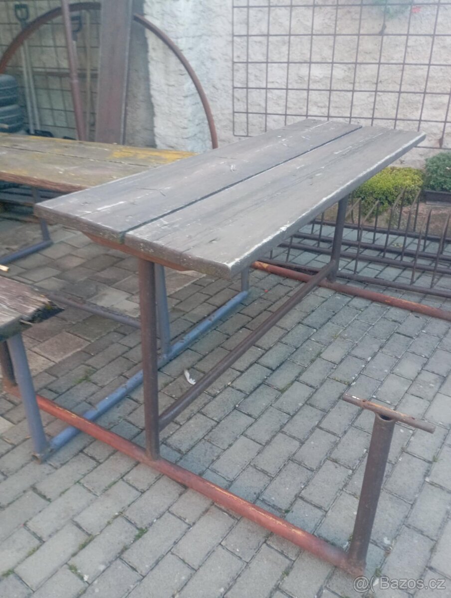 Zahradní lavice-konstrukce a stojan na kola
