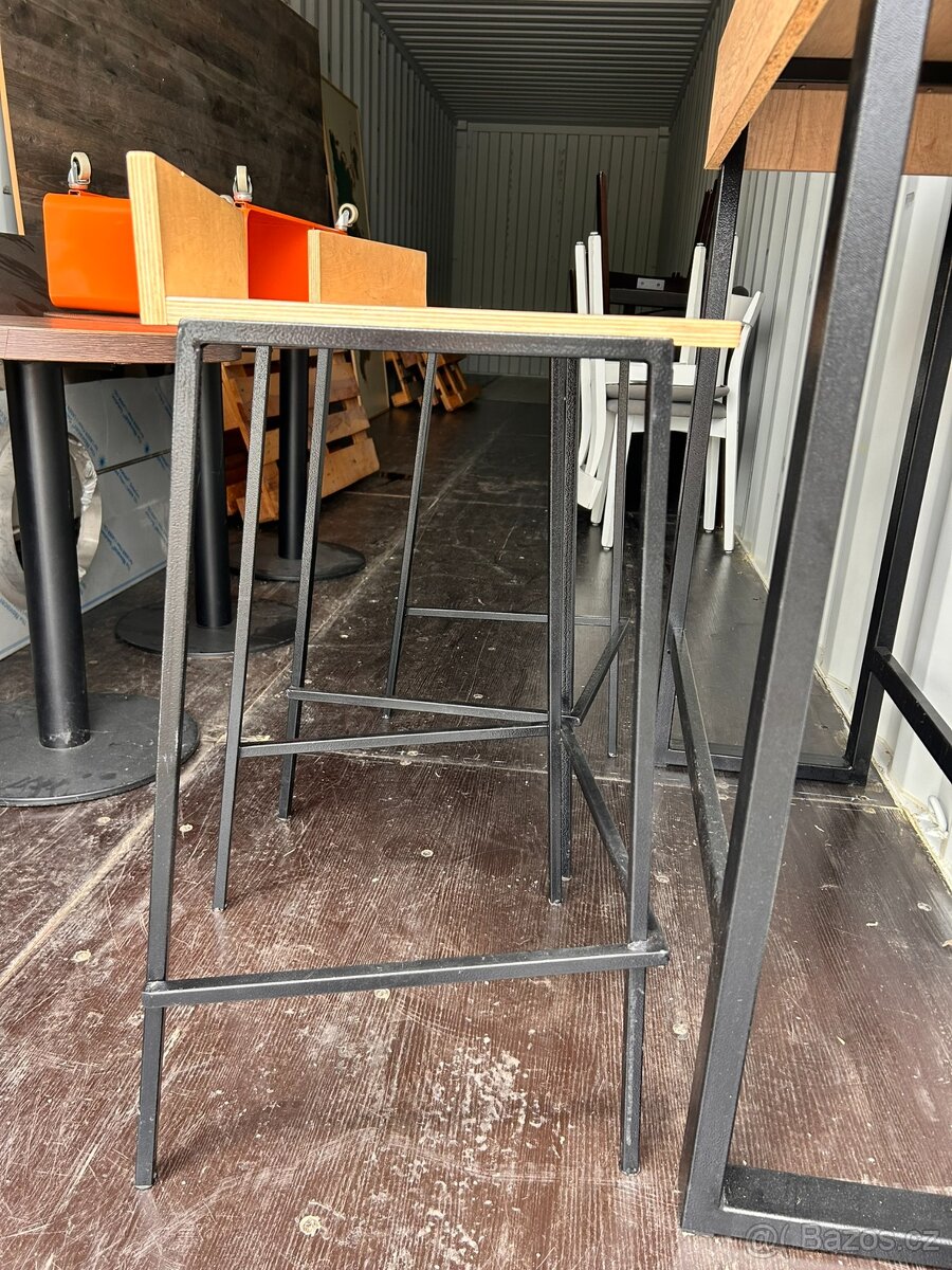 Garážový prodej nábytek a inventář do kavárny/gastra