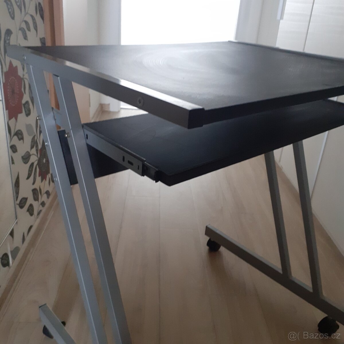 Počítačový stůl