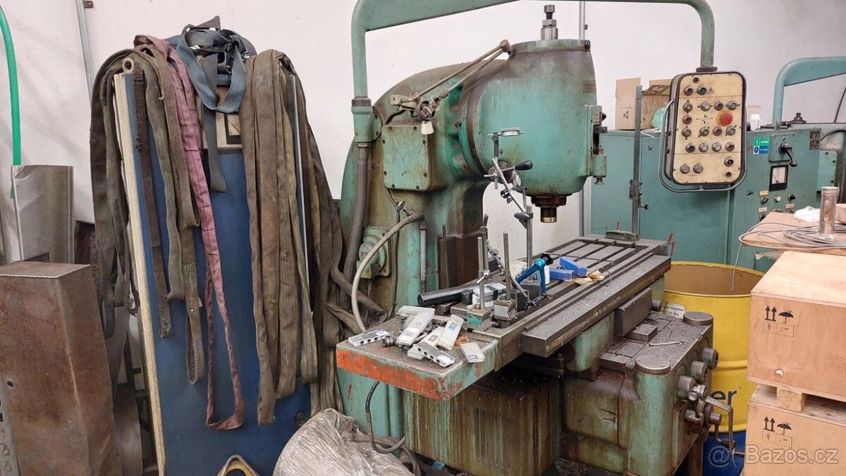 Vertikální frézka TOS FB 25 V-NC