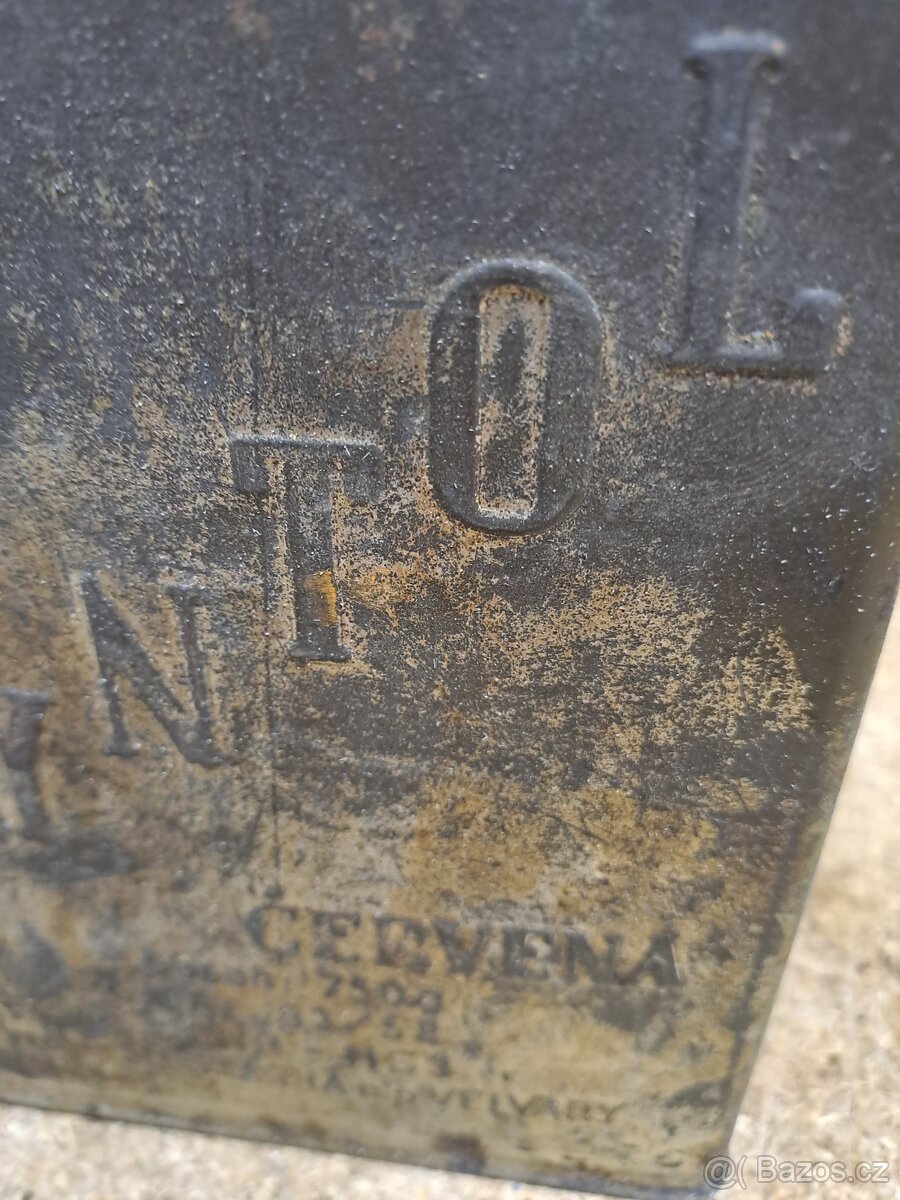 Starožitná plechová krabička na brzdovou kapalinu